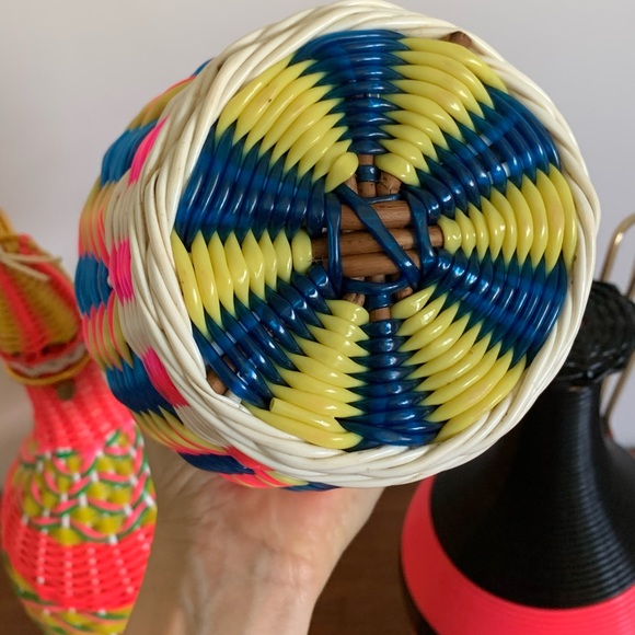3 Vintage Viresa Plastic Woven Wicker Bottles 🌻 - Picture 6 of 10